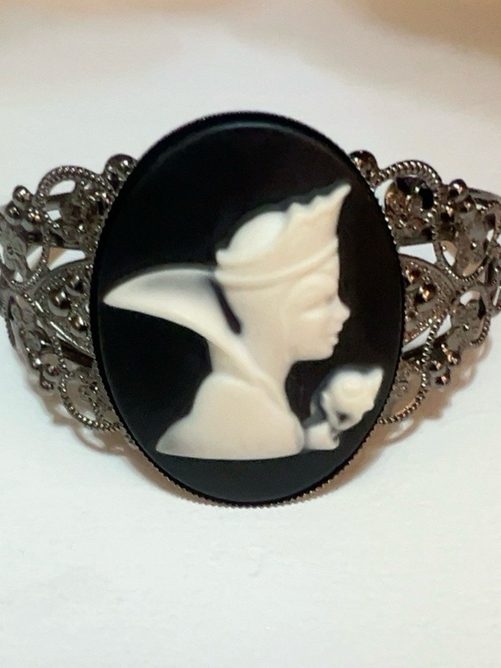Vintage-Style Black and White Cameo Filigree Bracelet